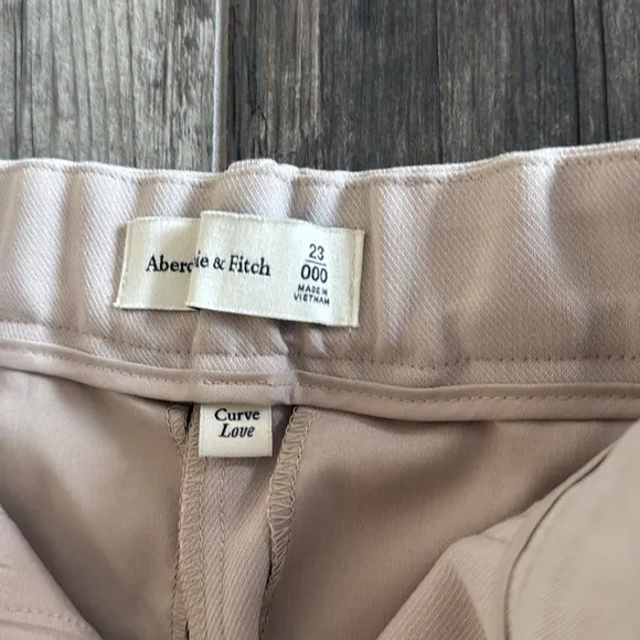 Abercrombie High Rise Curve Love Tailored Pleated Shorts Size 23 (000) Beige