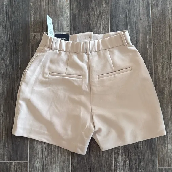 Abercrombie High Rise Curve Love Tailored Pleated Shorts Size 23 (000) Beige