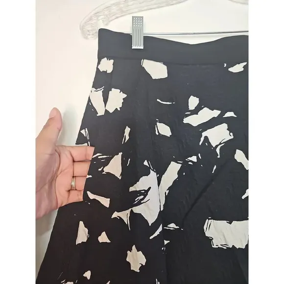 Banana Republic Black Floral Midi Skirt Pleated  Size 12