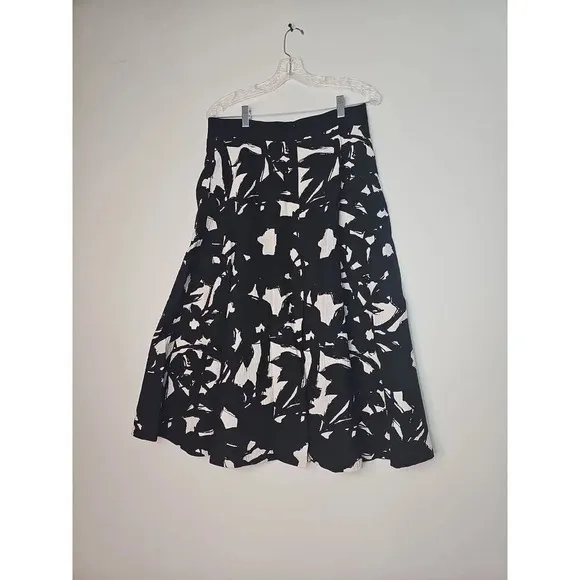 Banana Republic Black Floral Midi Skirt Pleated  Size 12