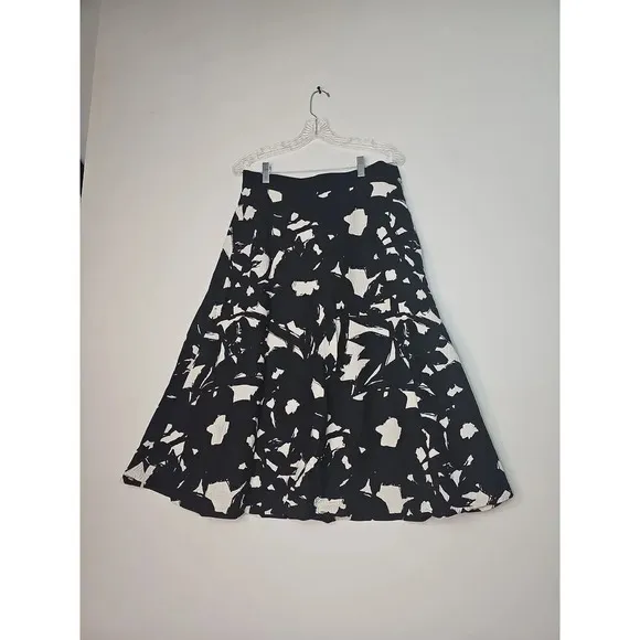 Banana Republic Black Floral Midi Skirt Pleated  Size 12