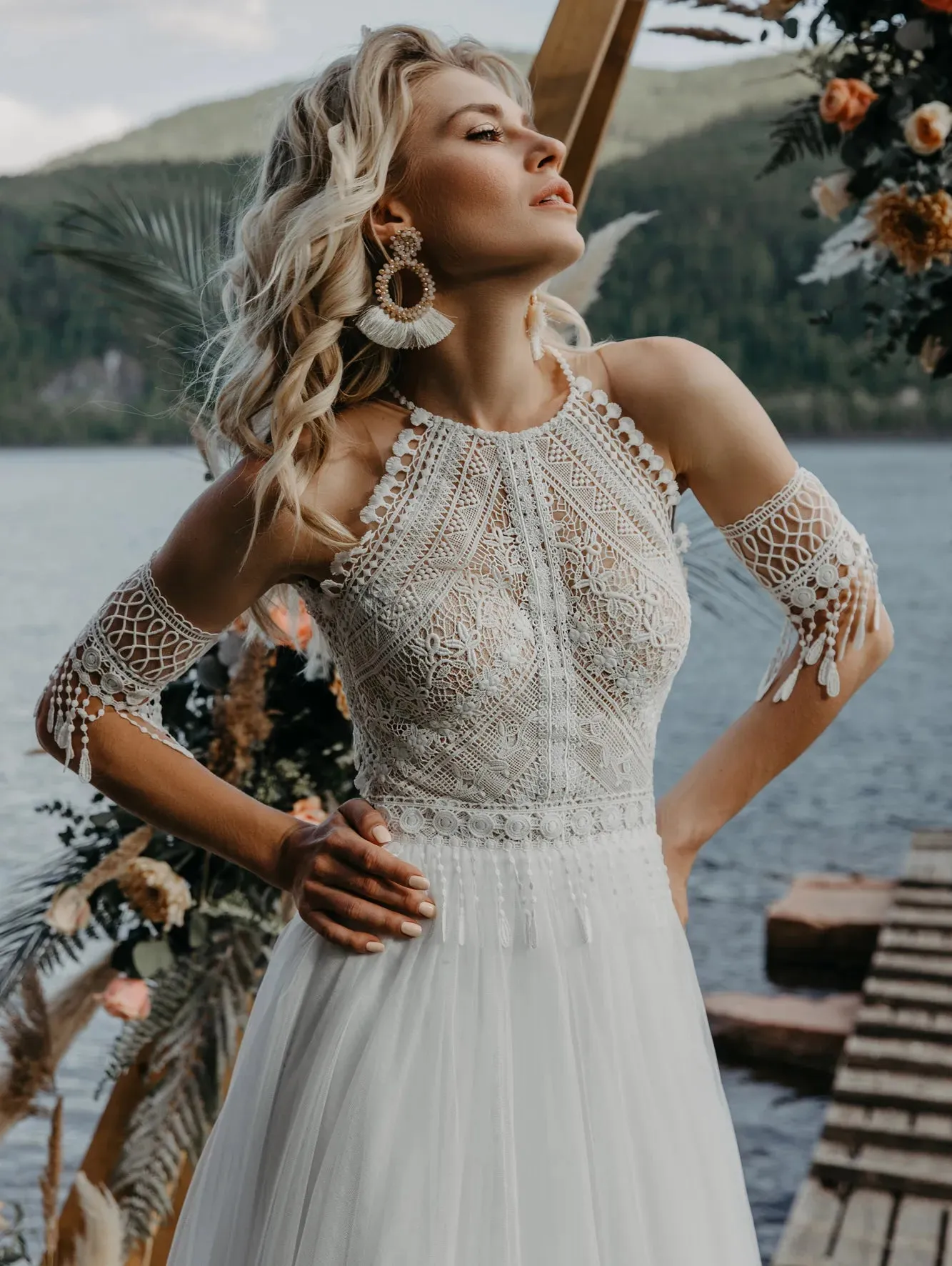 Bohemian Beach Wedding Dresses with Sleeves Robe De Mariage For Women Vintage Tassel Crochet Lace Country Garden Boho Bride