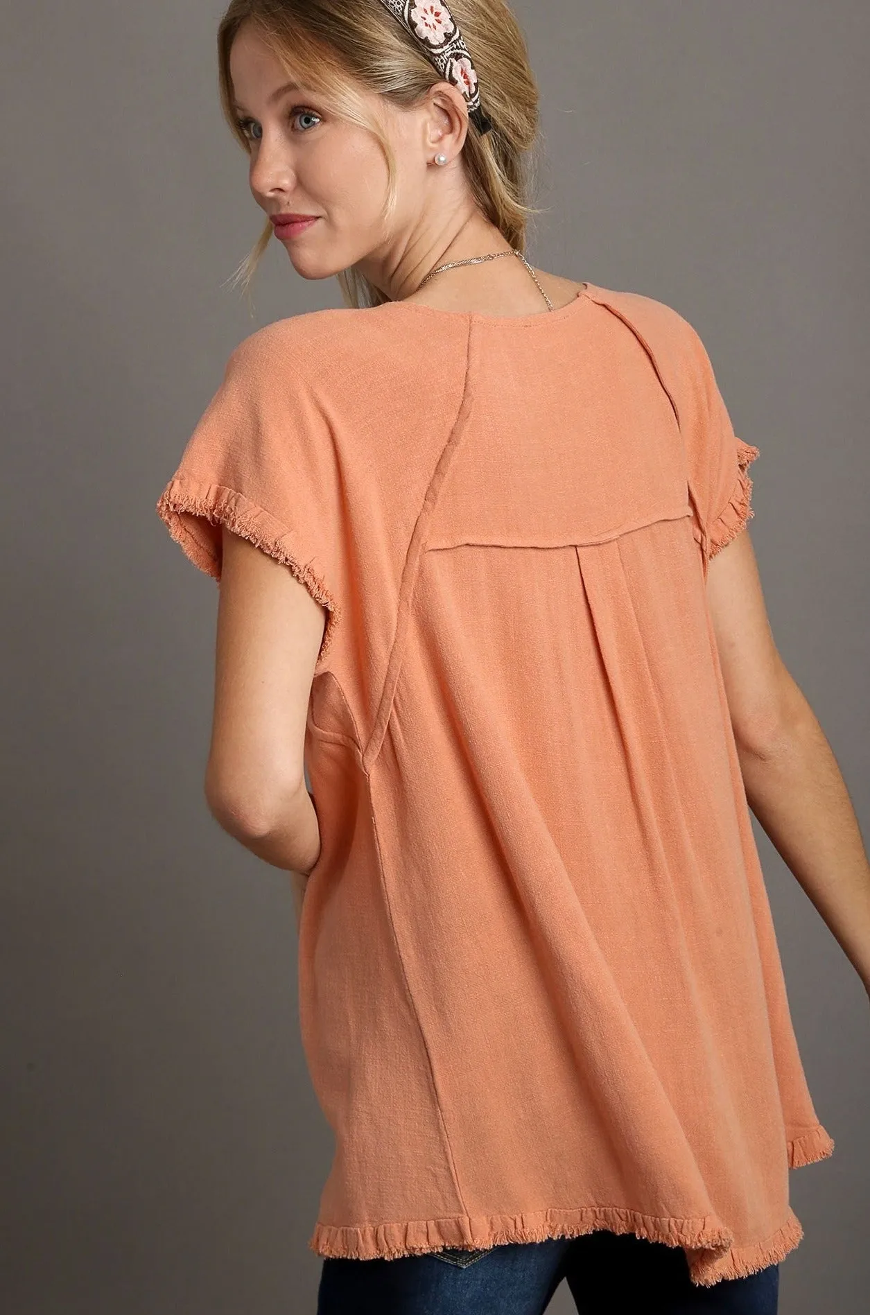Carly Solid Linen Short Sleeve Top In Apricot