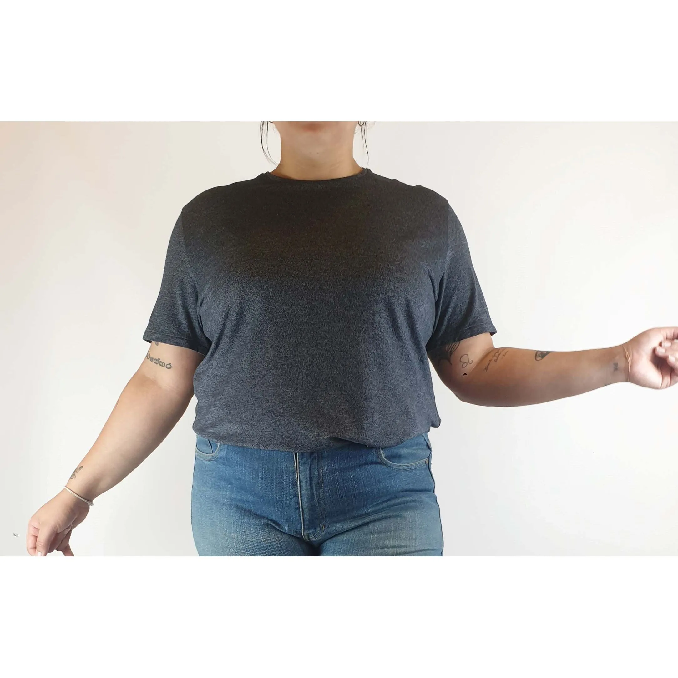 Cos pre-owned deep navy flecked classic tee shirt size XL (best fits size 14-16)