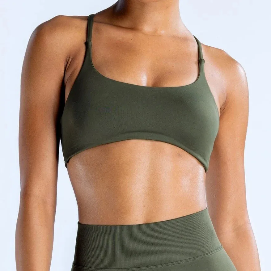 Dynamic Twist Back Sports Bra – Seamless, Strappy & Padded