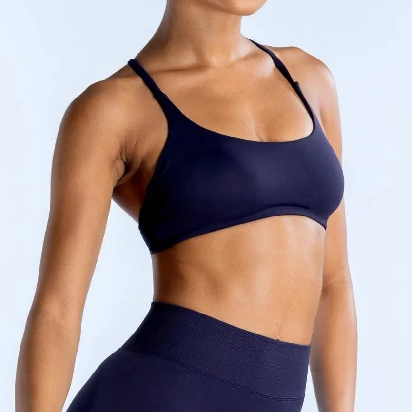Dynamic Twist Back Sports Bra – Seamless, Strappy & Padded
