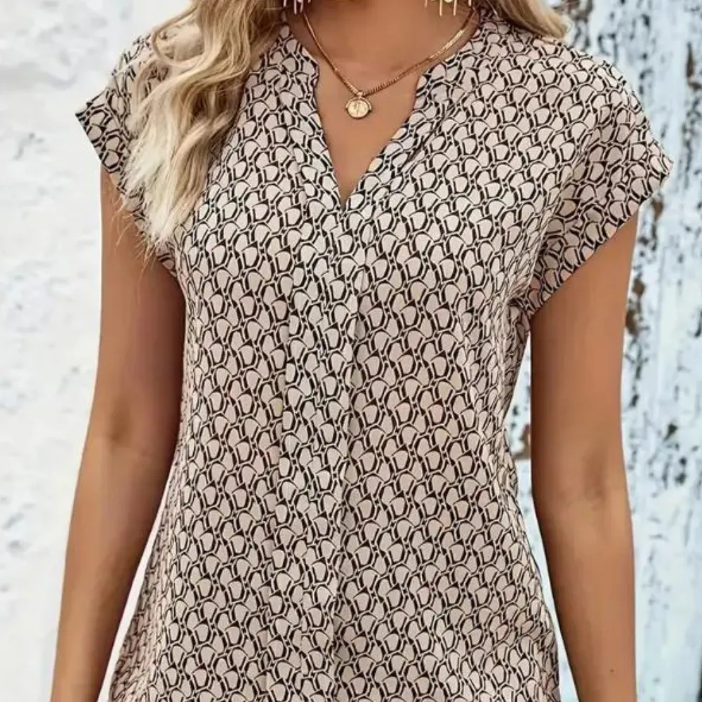 Edith - V-Neck T-Shirt with Print - Classic & Comfortable