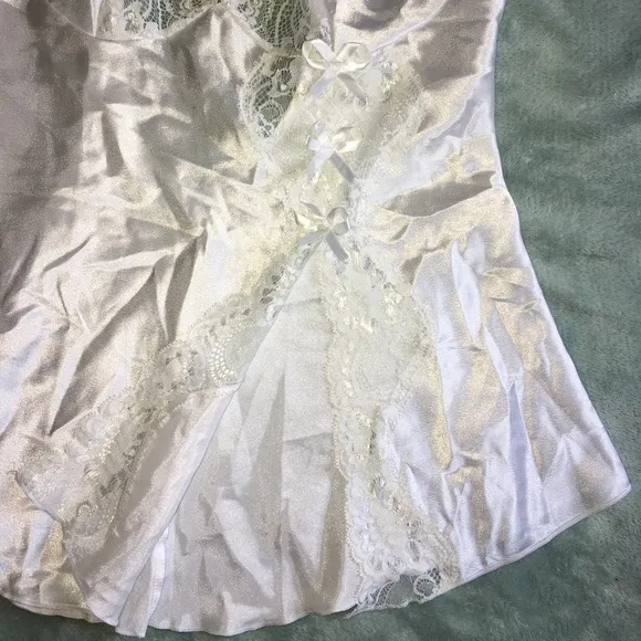 FREDRICK’S OF HOLLYWOOD White Satin Lace Strappy Lingerie Top Womens Size Small