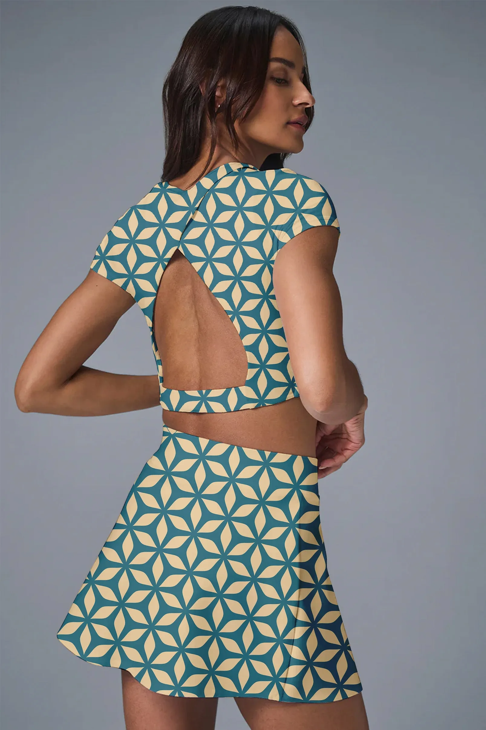 GeoAce FlexSet – Crop Top & Skort in Turquoise Petal Grid