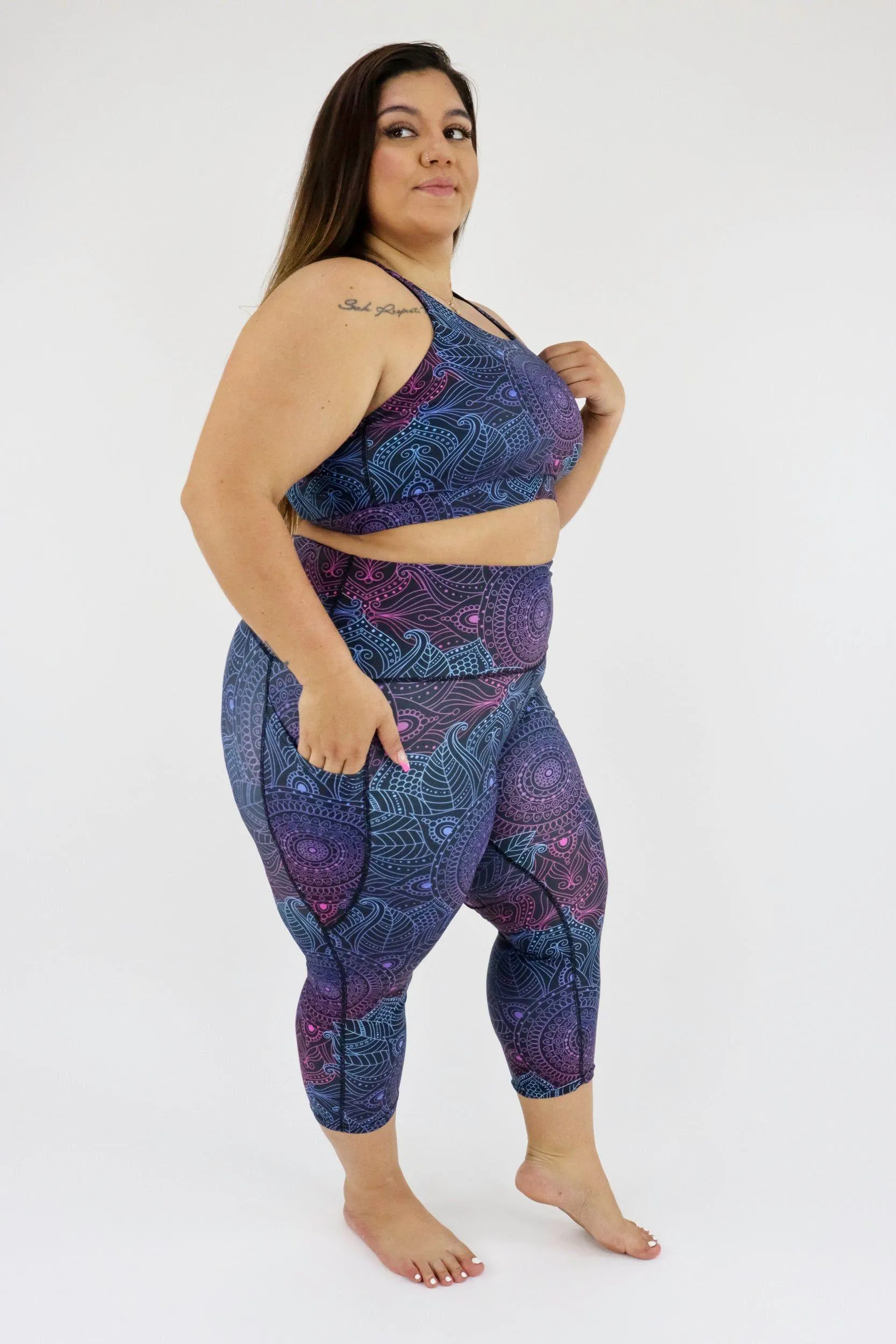 Holographic Mandala - Dynamic Active - Pocket Capri Leggings