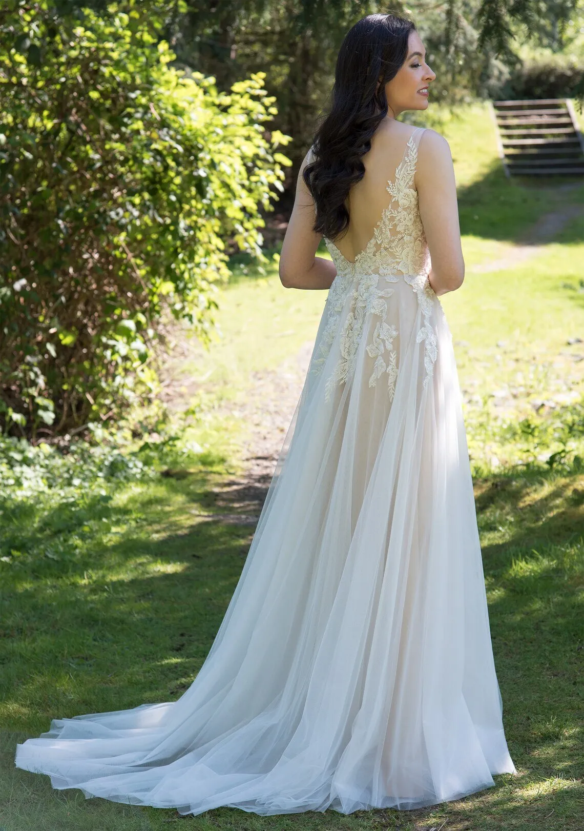 Lace Applique Wedding Dress V Neck Backless A Line Tulle Long Bridal Gown
