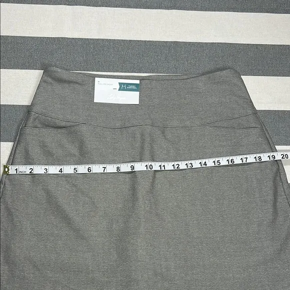 Lady Hagen Sculpt Golf Skort Women's Size M Tummy Control 17” Skirt Gray Color