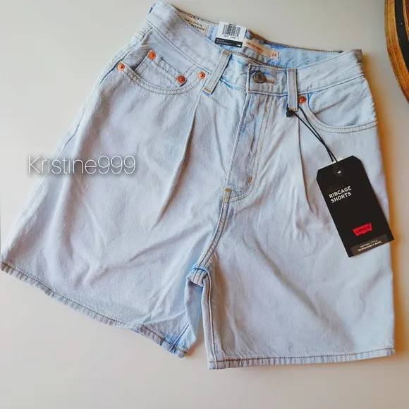 Levi's Premium Pleated Ribcage Shorts in Friendly Reminder Light Wash Retro