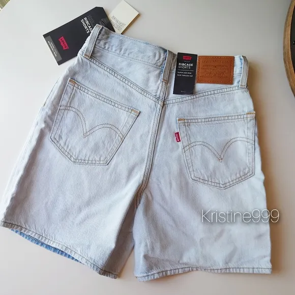 Levi's Premium Pleated Ribcage Shorts in Friendly Reminder Light Wash Retro