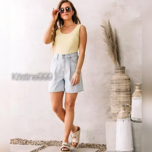Levi's Premium Pleated Ribcage Shorts in Friendly Reminder Light Wash Retro