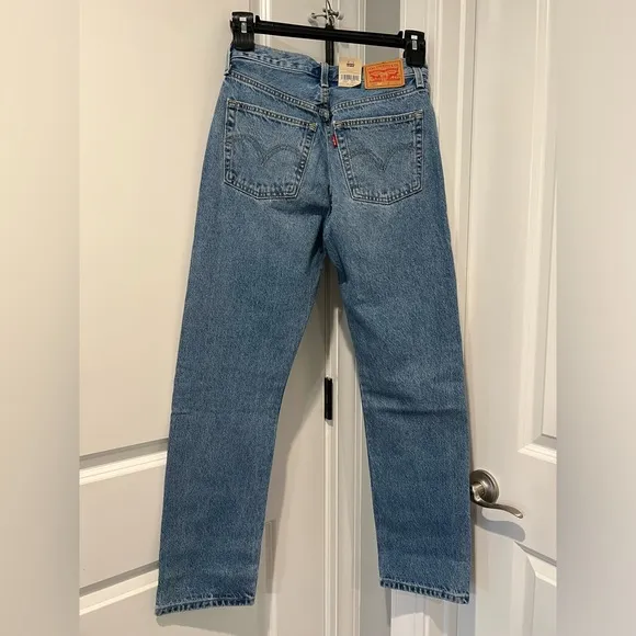 LEVI'S WOMEN'S 501® MEDIUM WASH FIELD NOTES STRAIGHT JEANS. NWT