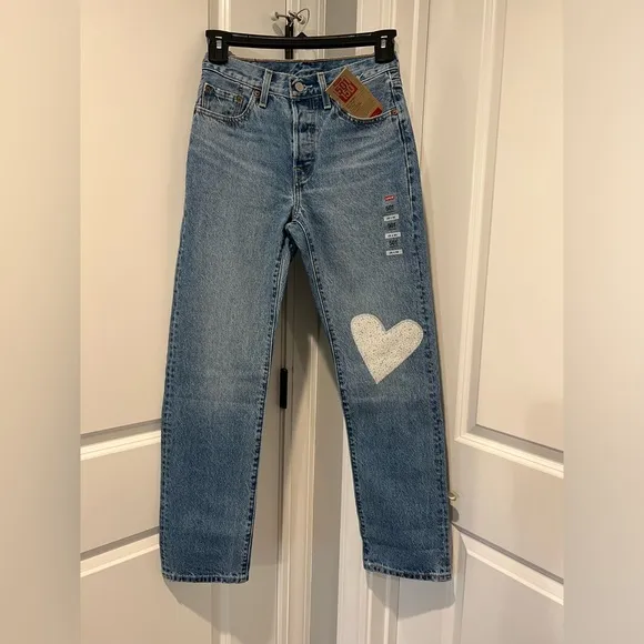 LEVI'S WOMEN'S 501® MEDIUM WASH FIELD NOTES STRAIGHT JEANS. NWT