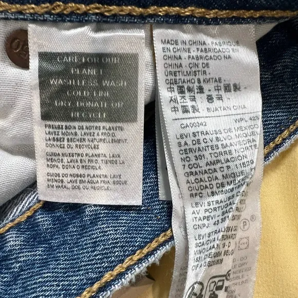 LEVI'S WOMEN'S 501® MEDIUM WASH FIELD NOTES STRAIGHT JEANS. NWT