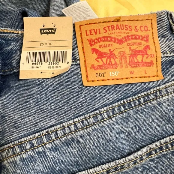 LEVI'S WOMEN'S 501® MEDIUM WASH FIELD NOTES STRAIGHT JEANS. NWT