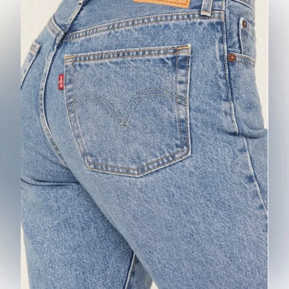 LEVI'S WOMEN'S 501® MEDIUM WASH FIELD NOTES STRAIGHT JEANS. NWT