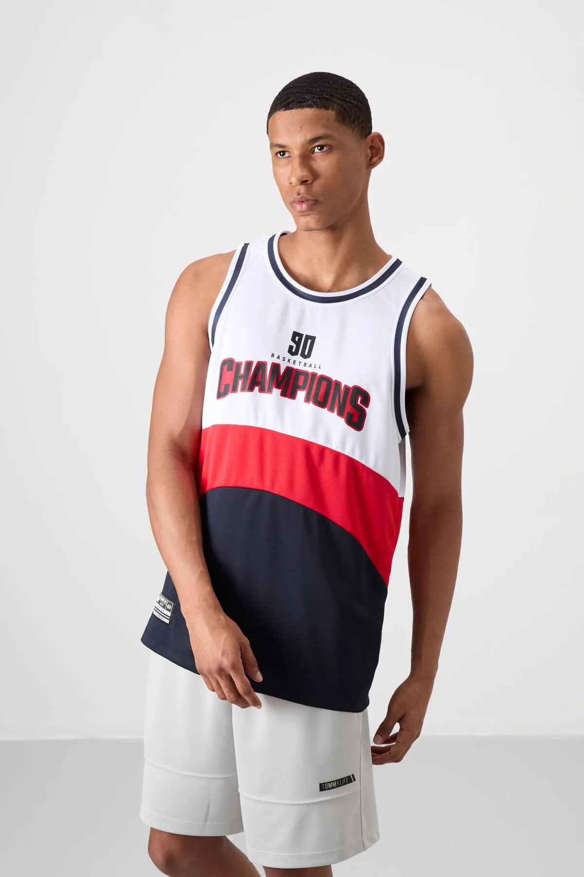 <tc>Débardeur de basket-ball pour homme en polyester, tissu respirant, léger, flexible et à coupe standard - 88395.

</tc>