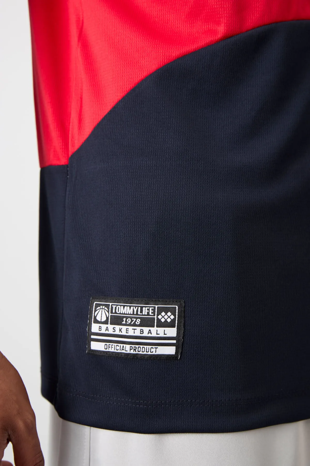 <tc>Débardeur de basket-ball pour homme en polyester, tissu respirant, léger, flexible et à coupe standard - 88395.

</tc>