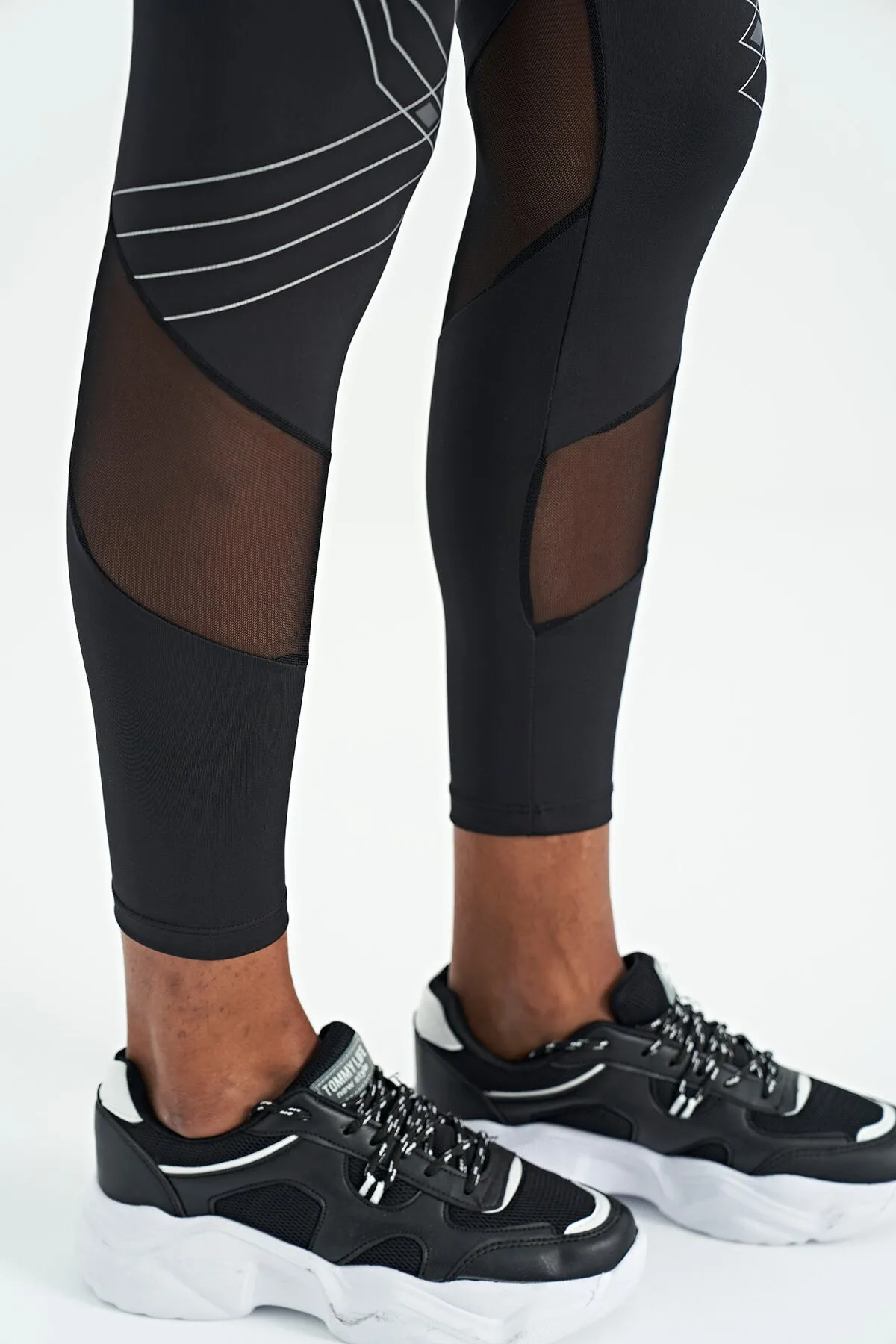 <tc>Legging pour femme taille haute, slim fit, avec détails en résille et imprimé - 94631</tc>