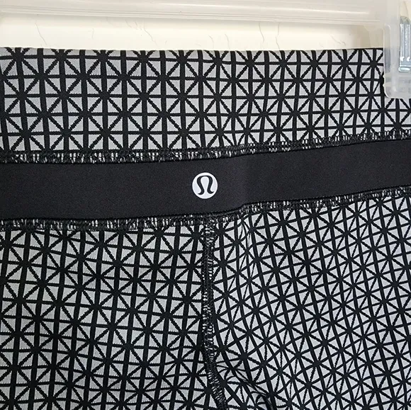 Lululemon Geometric Printed Black Gray shorts Groove Short *Full-On Luon