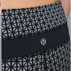 Lululemon Geometric Printed Black Gray shorts Groove Short *Full-On Luon