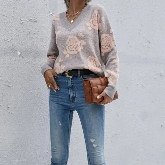 New gray v neck floral print  sweater