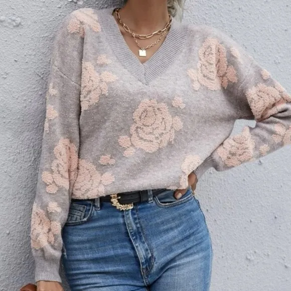 New gray v neck floral print  sweater