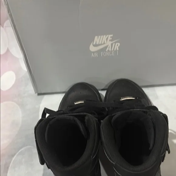 Nike mid Air Force 1 Black Leather Mid-Top Sneakers