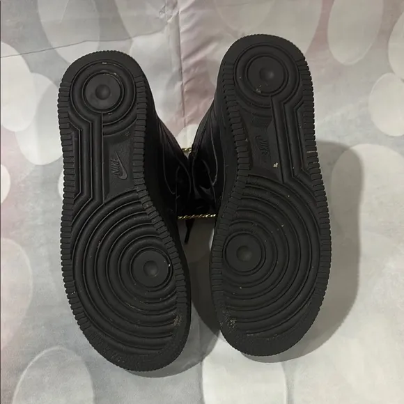 Nike mid Air Force 1 Black Leather Mid-Top Sneakers