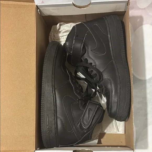Nike mid Air Force 1 Black Leather Mid-Top Sneakers