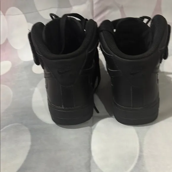 Nike mid Air Force 1 Black Leather Mid-Top Sneakers