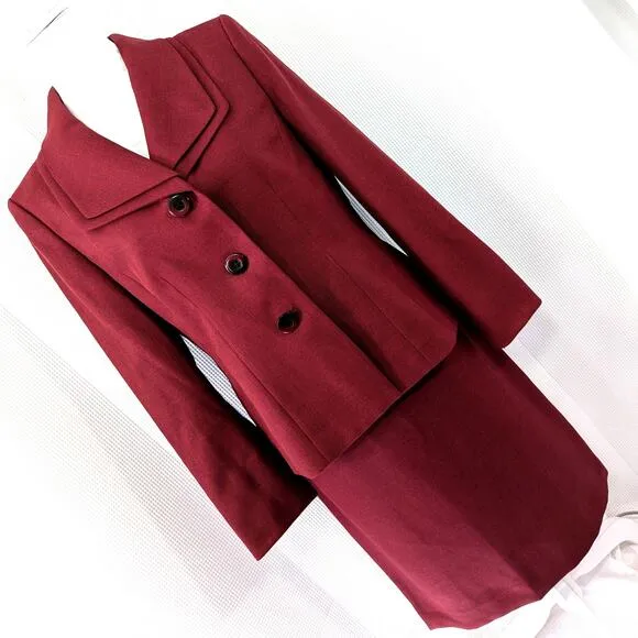 NWOT! LE SUIT! RICH BURGUNDY RED FITTED DOUBLE COLLARED SKIRT SUIT SET! SZ 10