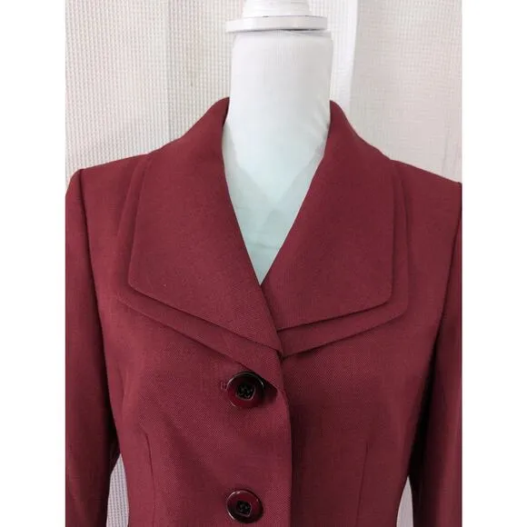 NWOT! LE SUIT! RICH BURGUNDY RED FITTED DOUBLE COLLARED SKIRT SUIT SET! SZ 10