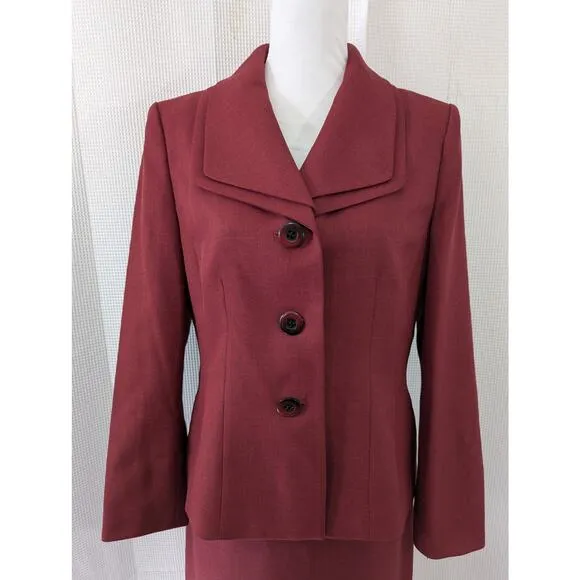 NWOT! LE SUIT! RICH BURGUNDY RED FITTED DOUBLE COLLARED SKIRT SUIT SET! SZ 10
