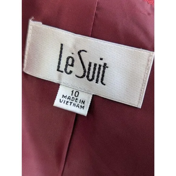 NWOT! LE SUIT! RICH BURGUNDY RED FITTED DOUBLE COLLARED SKIRT SUIT SET! SZ 10