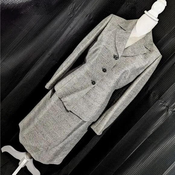 NWOT! SUIT STUDIO, NEW YORK! SILVER/GRAY W/BLACK PENCIL SKIRT SUIT SET! SZ 8