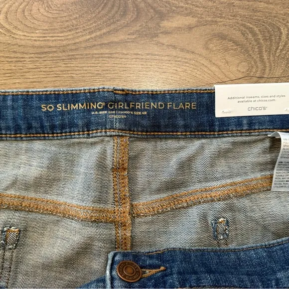 NWT Chico’s So Slimming Girlfriend Flare Stretch Jeans Size 4 (20 Regular)