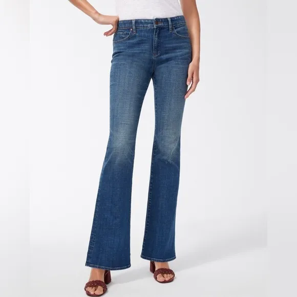 NWT Chico’s So Slimming Girlfriend Flare Stretch Jeans Size 4 (20 Regular)