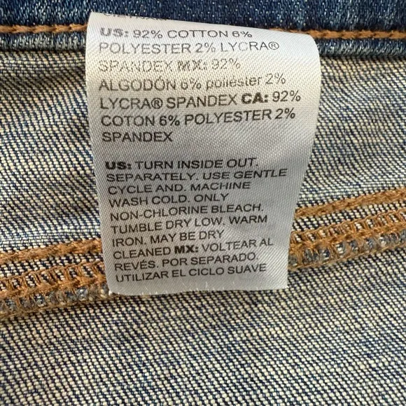 NWT Chico’s So Slimming Girlfriend Flare Stretch Jeans Size 4 (20 Regular)