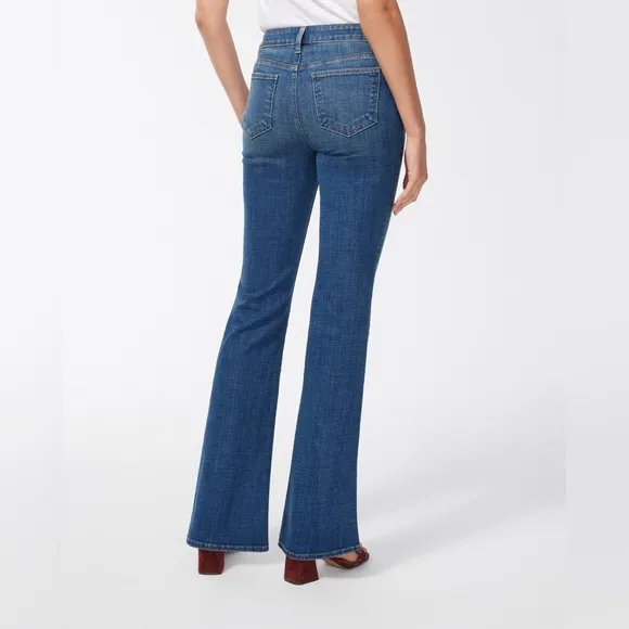 NWT Chico’s So Slimming Girlfriend Flare Stretch Jeans Size 4 (20 Regular)