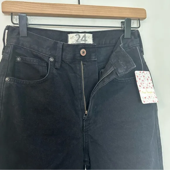 NWT FREE PEOPLE- Stovepipe High-Rise TaperedLeg Jeans Black Out