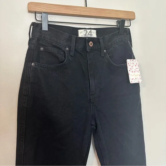 NWT FREE PEOPLE- Stovepipe High-Rise TaperedLeg Jeans Black Out