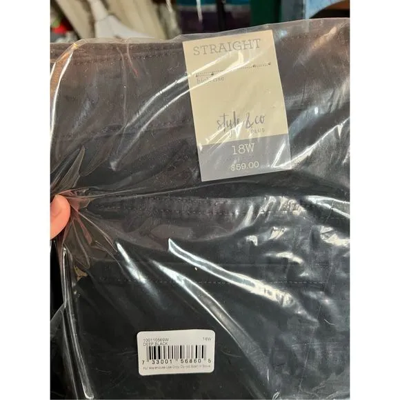 NWT Plus Size High-Rise Straight Jeans