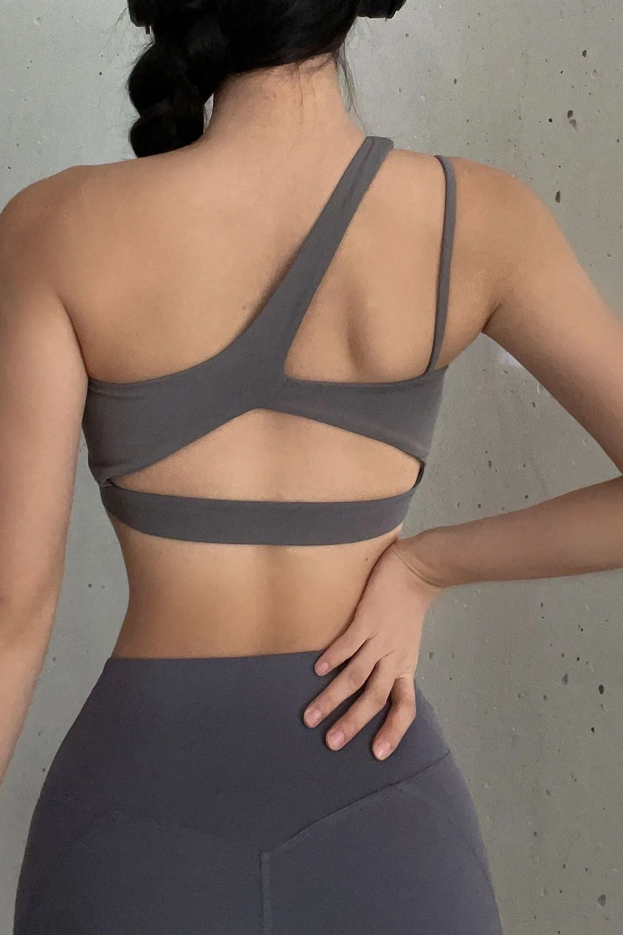 One-Shoulder Sports Bra with Chic Back Design