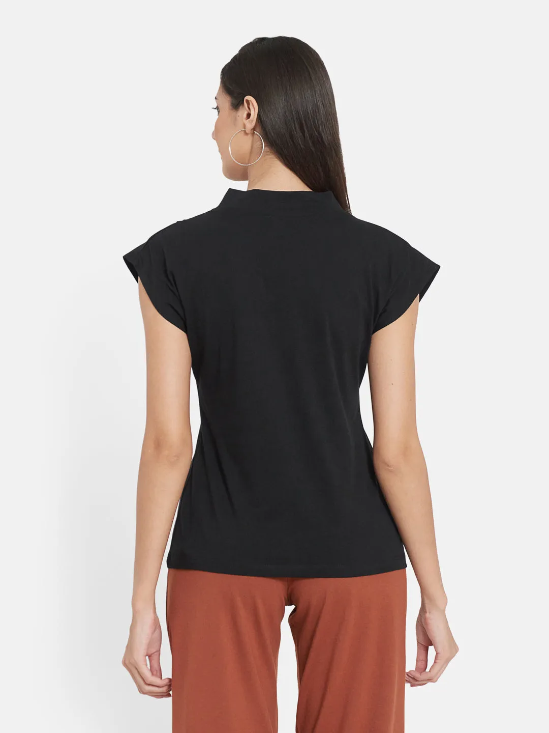 PIN TUCKED DETAILED TOP