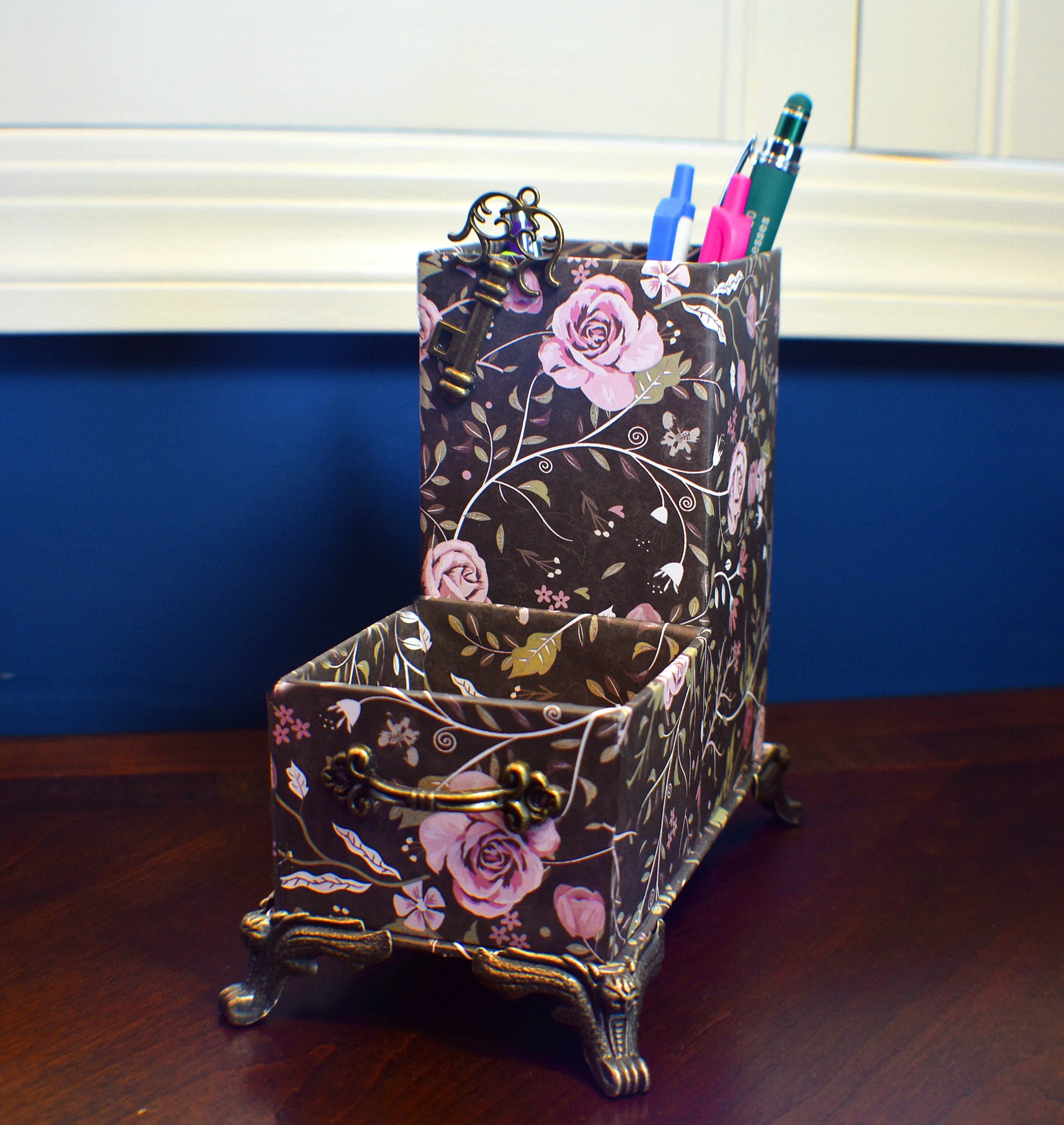 Pink Roses & Stems Big Flowers Desktop Organizer for Pens and Clips w/Antique Key Accent